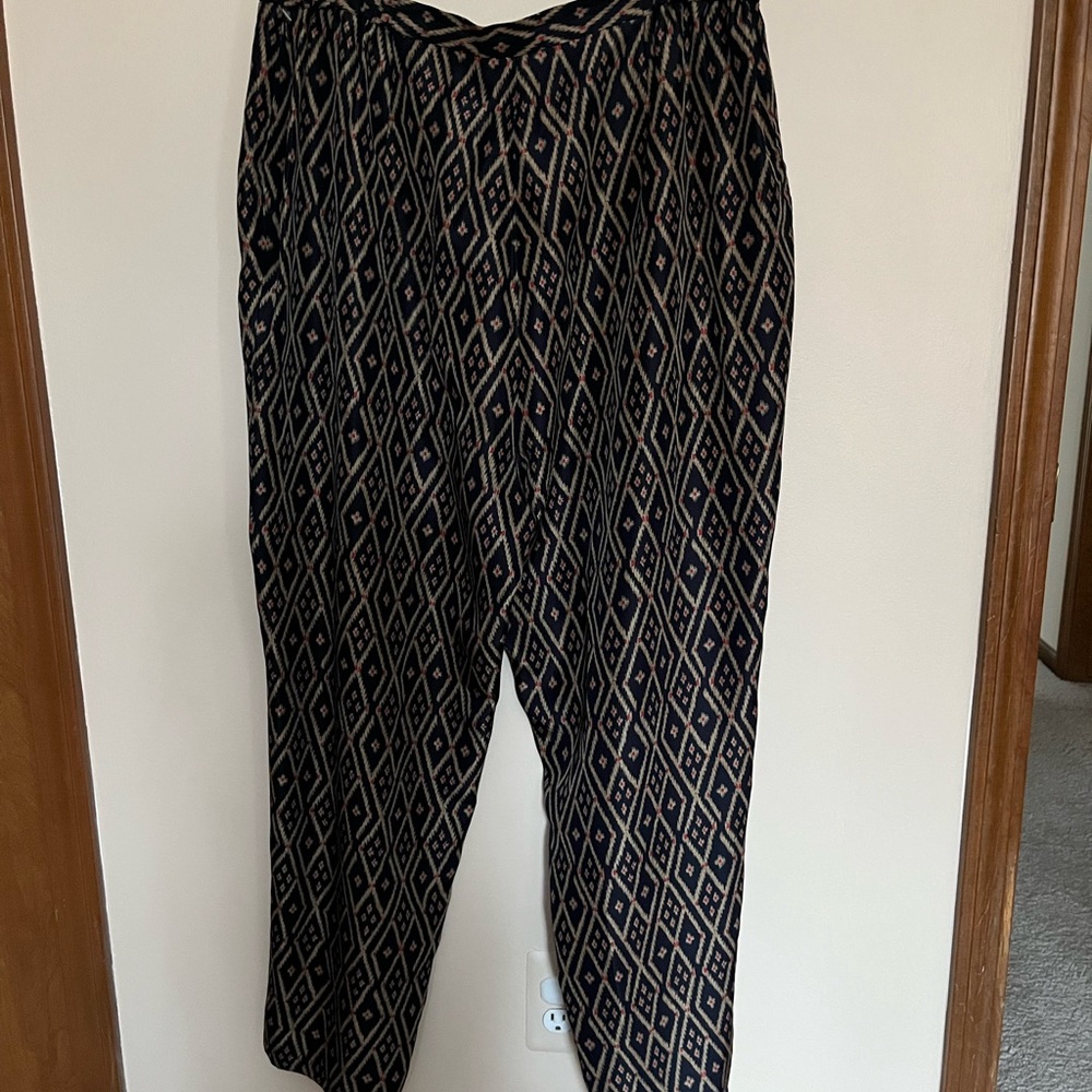 18W Dana Buchman Black with tan and Red diamond Pattern Garment 100% silk